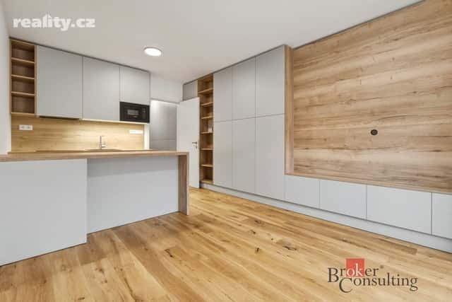 Pronájem byt 1+kk, 29 m², osobní, Pod Zámečkem, Nový Hradec Králové, okres Hradec Králové