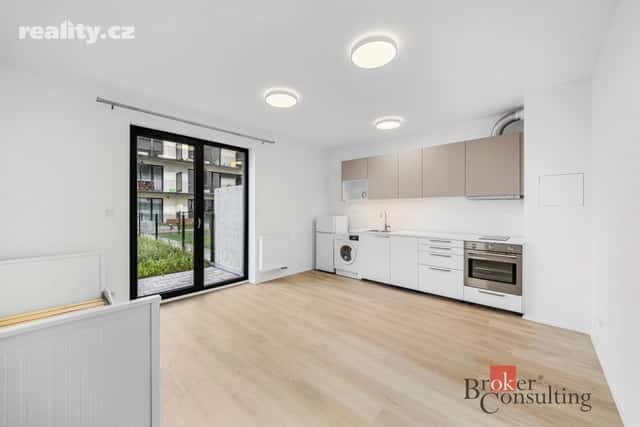 Pronájem byt 1+kk, 28 m², osobní, Železná, Plzeň – Jižní Předměstí, okres Plzeň-město