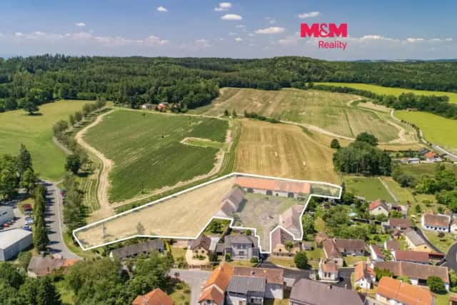 Prodej rozlehlého objektu Vráž + pozemek 16101 m2, Vráž, okres Písek