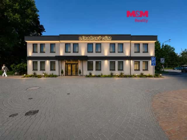 Prodej lékařského centra, ordinace, Třinec, nám. Míru, Třinec, okres Frýdek-Místek