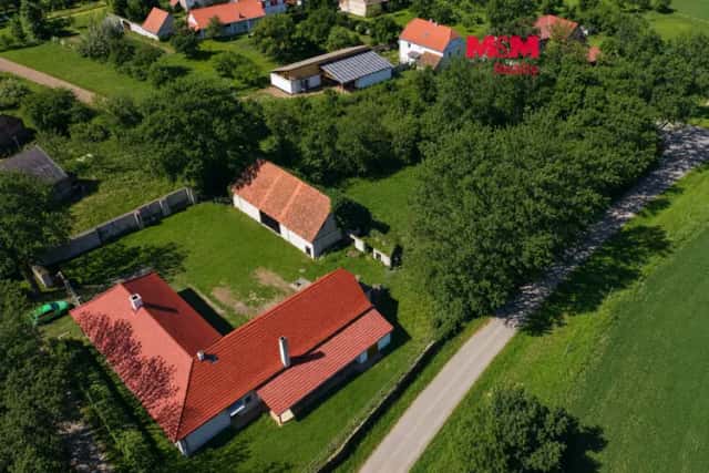 Prodej stavebního pozemku se stodolou v Hostovlicích, Hostovlice, okres Kutná Hora
