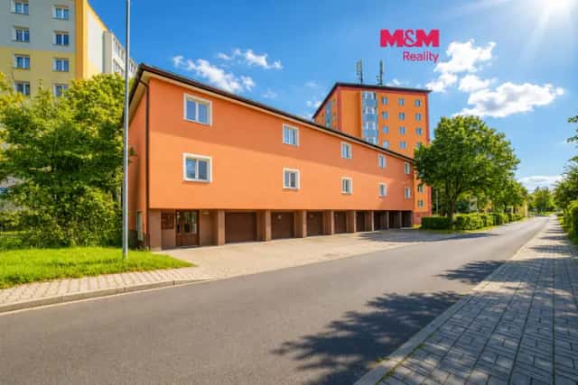 Prodej nájemního domu, 360 m2, Nová Role, ul. Tovární, Tovární, Nová Role, okres Karlovy Vary