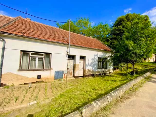 Rodinný dvojdomek 2+1 k rekonstrukci, Žádovice, okres Hodonín