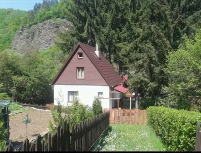 prodej patrové zděné chaty s vlastním pozemkem, Podhradí nad Dyjí, okres Znojmo