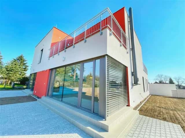 Nádherný nový byt 4+kk 120 m2 s terasou 33 m2 garáží a soukromým parkovacím stáním 2024, Unhošť, okres Kladno