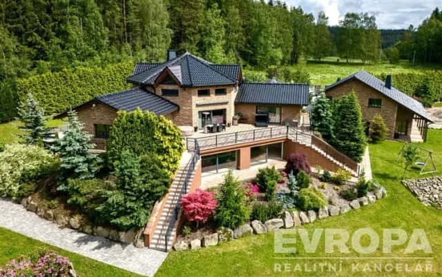Rodinné sídlo 618 m2, dům, vila v malebné přírodě, výhledem, dům pro hosty 2+1, garáž 130 m2, wellness, bazén sauna, terasa, elektrárna, Nejdek, Krušné hory, Nejdek, okres Karlovy Vary