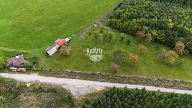 Exkluzivně nabízíme k prodeji 2 sousedící pozemky určené pro výstavbu rodinných domů v obci Jamné, Jamné, okres Jihlava