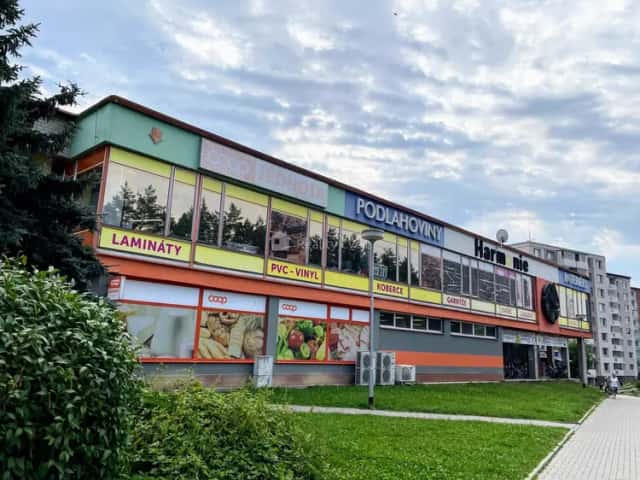 Nabízíme k prodeji obchodní prostory COOP ve Vsetíně na Sychrově v 2.NP, Sychrov, Vsetín