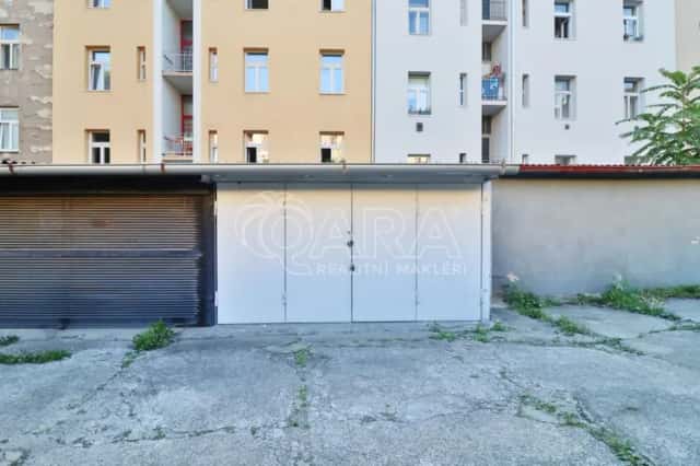Prodej garáže 16 m2 na vlastním pozemku Praha 3 - Žižkov, Praha