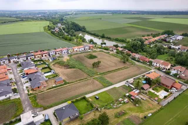 Syrovice - prodej pozemku 624 m2, sítě na hranici pozemku., Syrovice, okres Brno-venkov