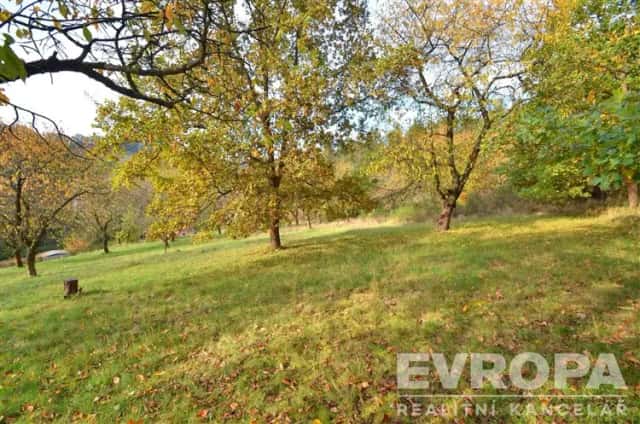 Prodej pozemku 2320 m2 v obci Luh u Pečiček, Pečice, okres Příbram