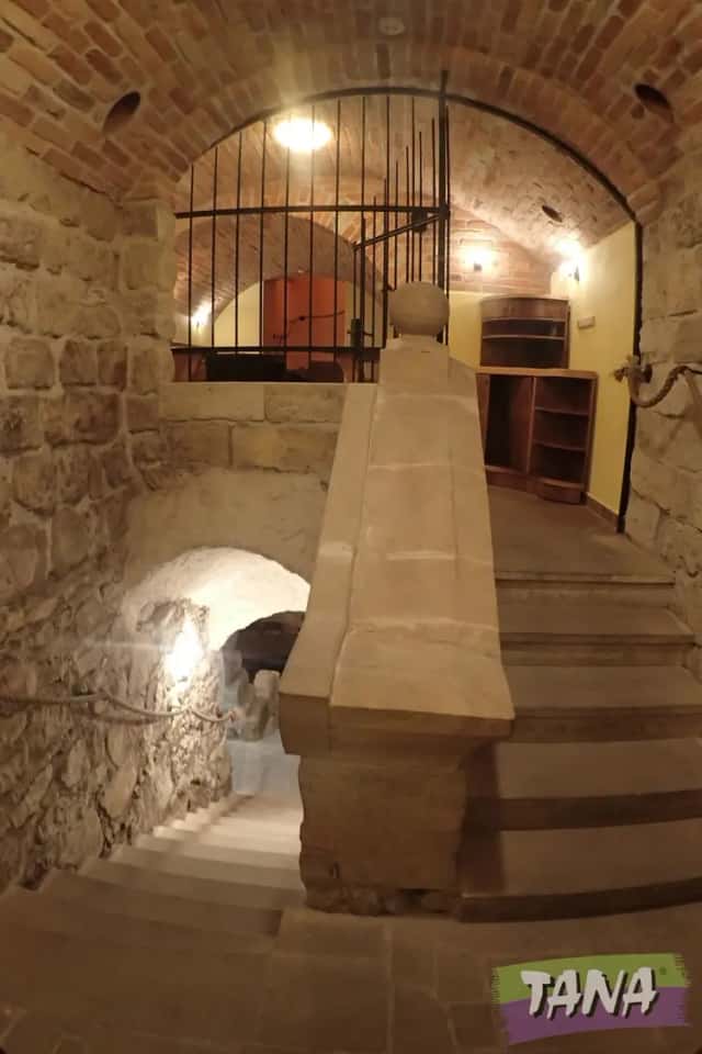 Unikátní restaurace v podzemní k dlouhodobému pronájmu v obci Mnichovo Hradiště, Masarykovo náměstí, Mnichovo Hradiště, okres Mladá Boleslav