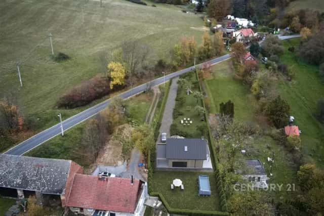 POZEMEK LENSEDLY, Kaliště, okres Praha-východ
