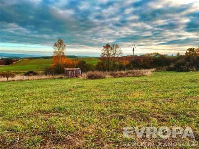Prodej pozemku 1300 m2 pro stavbu RD v obci Lubná u Rakovníka, Lubná, okres Rakovník