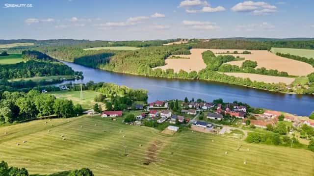 Prodej zasíťovaného pozemku o výměře 1000 m2 v obci Purkarec., Hluboká nad Vltavou, okres České Budějovice