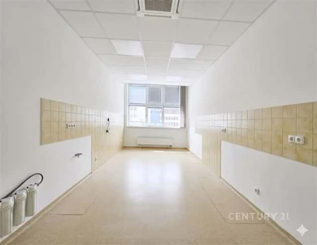 Pronájem zubní ordinace 18 m2 – Zlín, ul. J. A. Bati (budova 51), Zlín