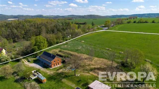 Prodej jedinečné nemovitosti obklopeného přírodou v Senešnici s rozlehlým pozemkem přes 70 000 m2 ., Senešnice, Bojanovice, okres Praha-západ