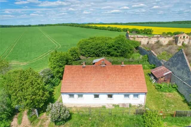 Prodej rodinného dvojdomku 6+2 s pozemkem 479 m2, Hřivice - Peruc, na samotě, Hřivčice, Peruc, okres Louny
