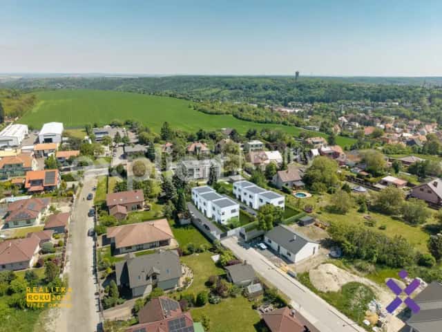Prodej novostaveb 4+kk a 5+kk, 99-118 m2, pozemek 62-207 m2, Kladno - Švermov, okres Kladno, Na Obloucích, Kladno