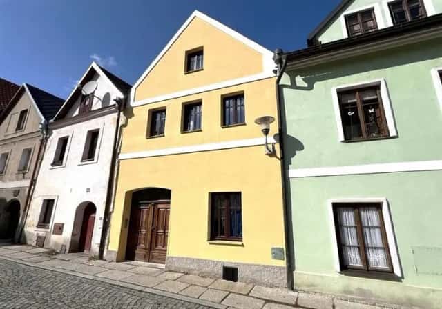 Zrekonstruovaný měšťanský dům ke komerčnímu využití v centru Domažlic., Spálená, Domažlice
