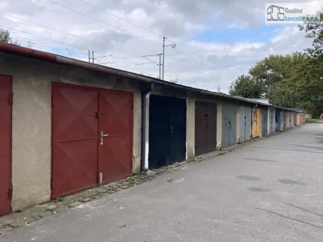 PRODÁNO... Prodej garáže v Brně, Komárově, ulice Sazenice, 15,4 m2, vlastní pozemek, Brno, okres Brno-město