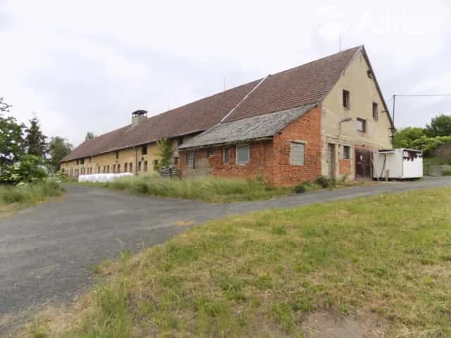 Prodej zemědělských budov 894 m2 a pozemků 0,9 ha, Přestavlky, okres Přerov