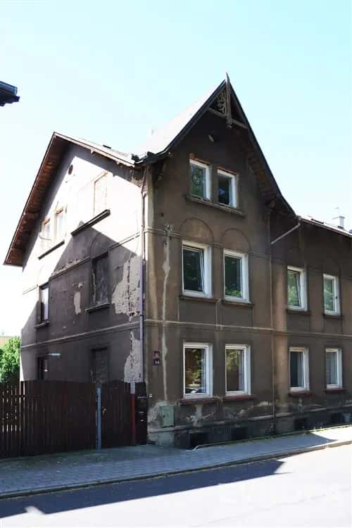 Prodej RD ulice Rakovnická 149/42, Děčín IIIStaré Město, celková plocha 200 m2, zahrnující 3 byty, rekonstruované v roce 2015. střecha 1995, Rakovnická, Děčín