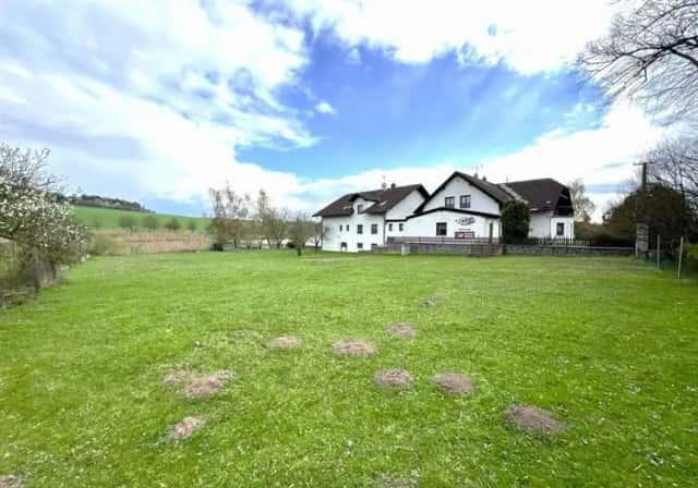 Pozemek 882 m2 k výstavbě RD v obci Všeruby., Všeruby