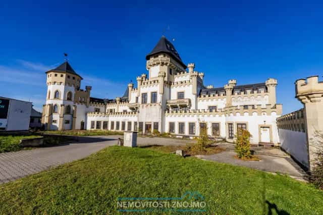 Prodej komerční nemovitosti, unikátní Zámek pro ubytování, s pozemkem 2991 m2, k.ú. Znojmo-město, Suchohrdelská, Znojmo