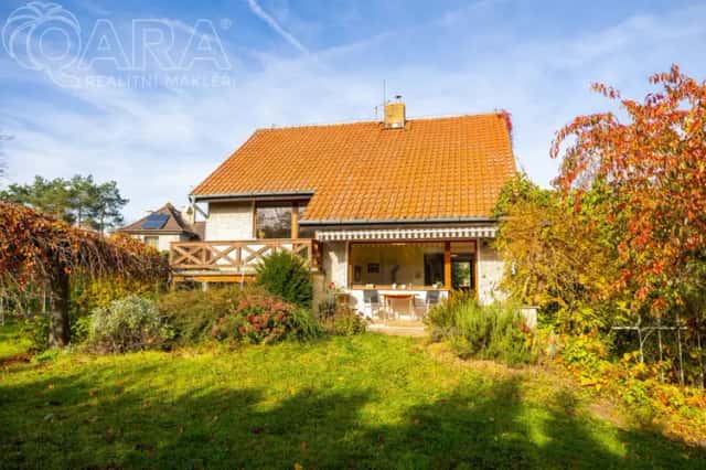 Rodinný dům Lety u Dobřichovic s krásnou zahradou a prostornou garáží, Lety, okres Praha-západ