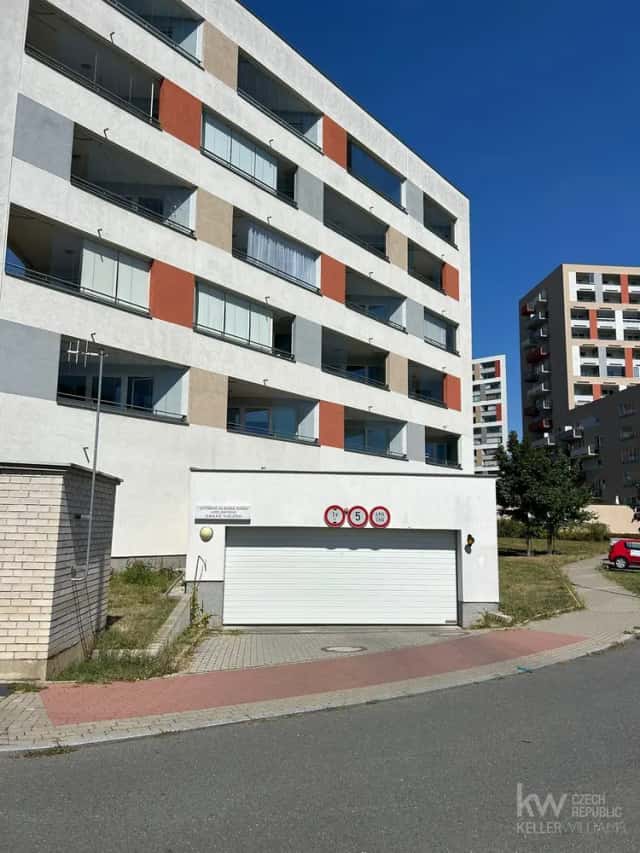 Pronájem garážového stání 15 m2, Praha - Horní Měcholupy, Mantovská 697/1, Praha