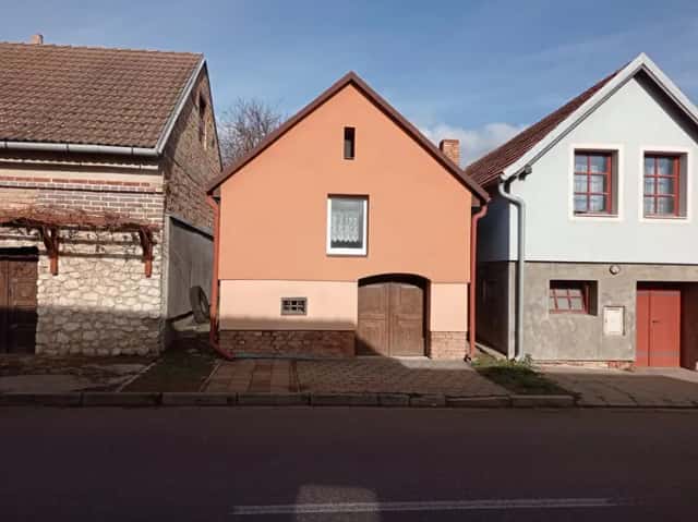 Vinný sklep s lisovnou a nástavbou v Drnholci, Drnholec, okres Břeclav