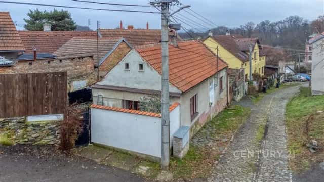 Dostupné startovací bydlení se soukromým dvorkem v obci Svojšice u Kolína, Svojšice, okres Kolín