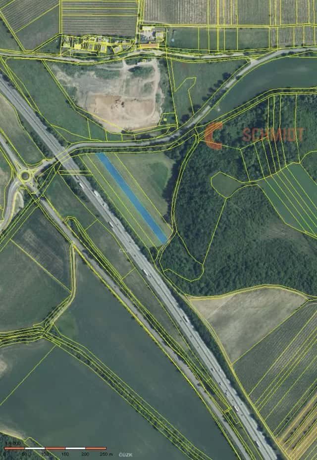 Nabízíme Vám k prodeji pozemek o rozloze 27 506 m2 určený k lehkému průmyslu., Hustopeče, okres Břeclav