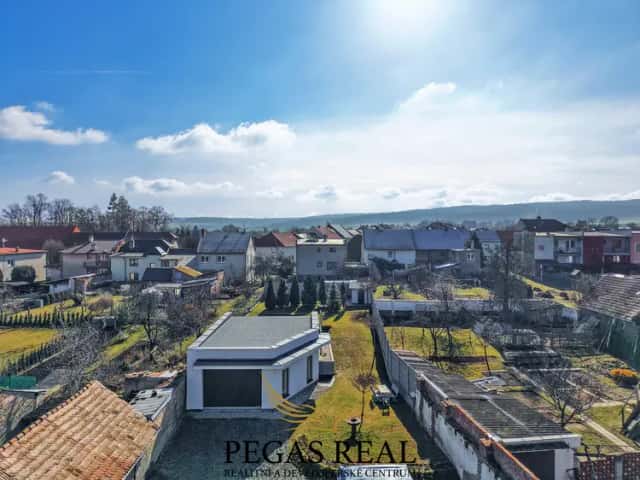Prodej stavebního pozemku 1 109 m2 s obytnou garáží 91,6 m2, Morkovice-Slížany, Morkovice-Slížany, okres Kroměříž