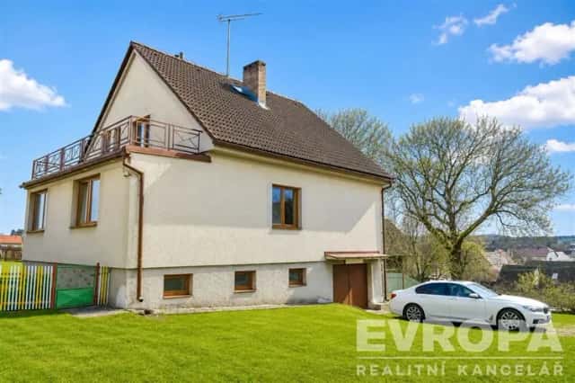Rodinný dům 5+2 263 m2 s výhledem do krajiny, terasa10 m2, garáž, technické zázemí, zahrada 1058 m2, příroda, rychlá dostupnost D1, pravidelné autobusové spojení, Němčice - Loket, okres Benešov, Střed, Loket, okres Benešov