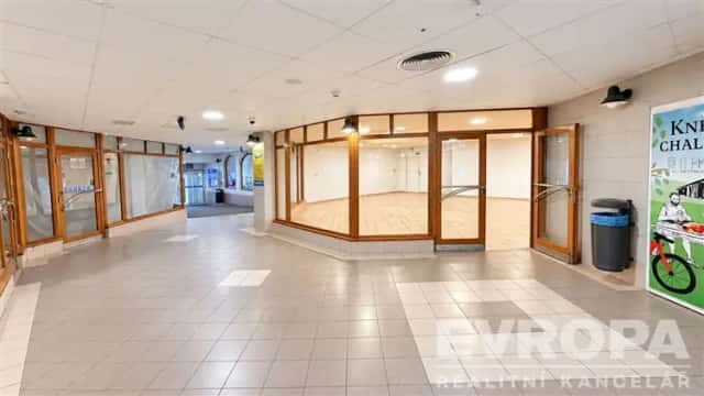 Pronájem komerčních prostor v pasáži IT Centra Vrchlabí o velikosti 100 m2 + 32 m2 sklad, Krkonošská, Vrchlabí, okres Trutnov