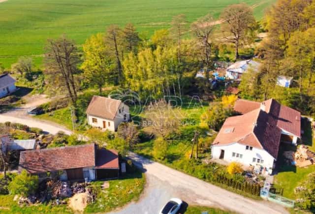 Slunný pozemek s potokem v lokalitě Zdravá Voda, Hvězdlice, okres Vyškov
