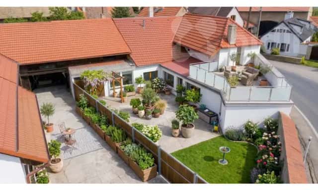 Prodej rodinného domu po rekonstrukci o velikosti 4+1 se sklepem a garáží, Evaň, okres Litoměřice