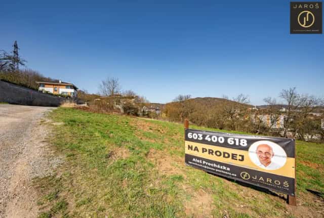 Stavební pozemek 915 m2 vč. inž. sítí a vydaného stavebního povolení - Loděnice, Loděnice, okres Beroun