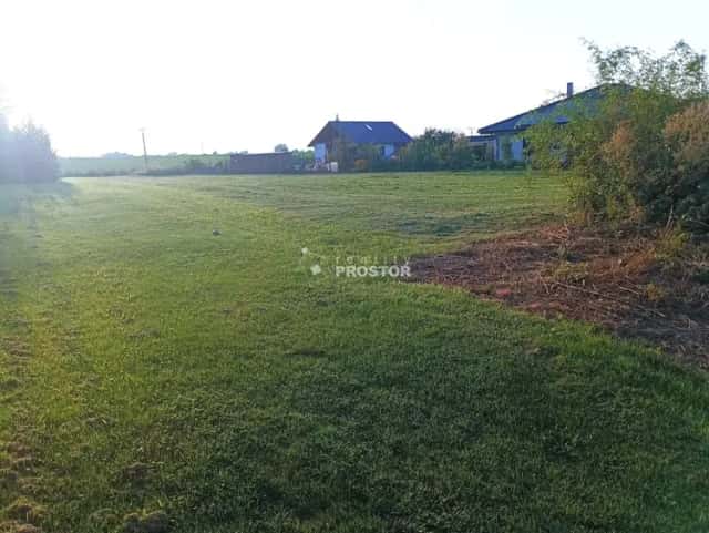 Exkluzivně nabízíme prodej rovinatého pozemku o rozloze 1295 m2, Chotouchov, okr. Kolín, Kořenice, okres Kolín