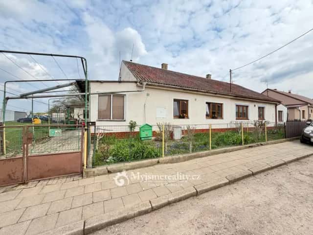 Prodej RD 3+1 se zahradou, zastavěná plocha domu 92 m2, celkový pozemek 552 m2, Vrbovec - Hnízdo, Vrbovec, okres Znojmo