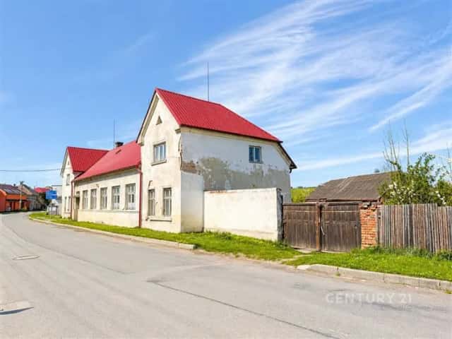 Prodej prostorného rodinného domu se zahradou v Olbramicích u Olomouce, Olbramice, okres Olomouc