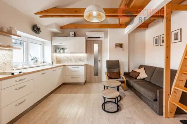 Luxusní mezonetový byt 1+kk s výhledem na zámek v centru Mikulova na prodej, Mikulov, okres Břeclav
