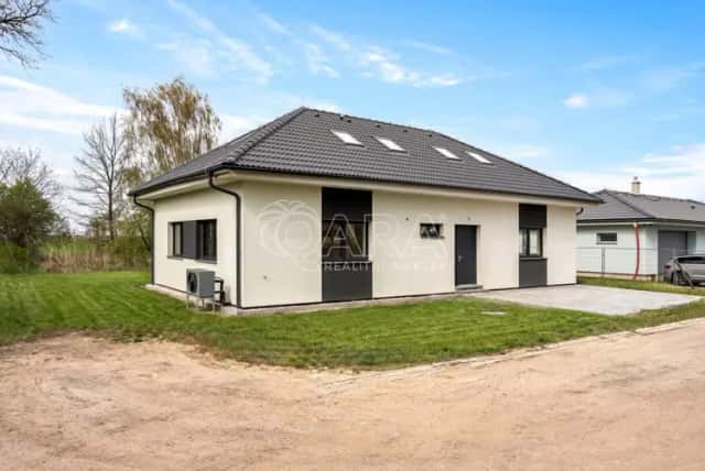 Prodej rodinného domu 6+KK, pozemek 846 m2, Nová Ves II u Českého Brodu, Rostoklaty, okres Kolín