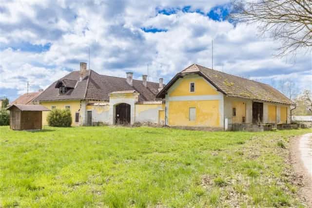 Usedlost u Třeboně s projektem na 13 apartmánů – skvělá investice, Chlum u Třeboně, okres Jindřichův Hradec
