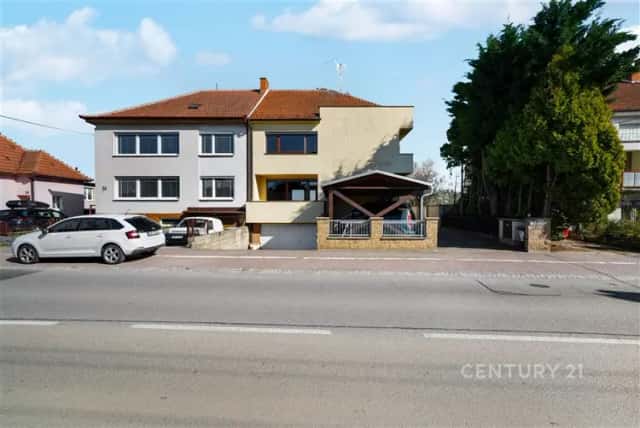 Prodej rodinného domu s možností podnikání, garáží, zahradou v Žebětíně, Hostislavova, Brno – Brno-Žebětín, okres Brno-město