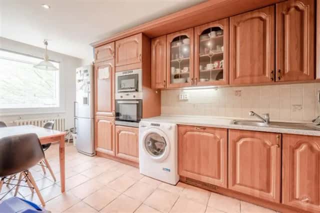 Prostorný byt 4+1 se zasklenou lodžií o celkové ploše 94 m2 – Praha 9, Kyje, Tovarova, Praha 9