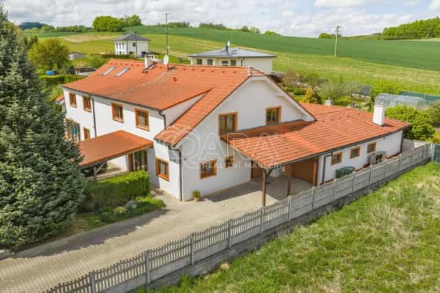 Nabízíme k prodeji pěkný rodinný dům, který se nachází v krásné lokalitě obce Zvánovice, Třemblatská, Zvánovice, okres Praha-východ