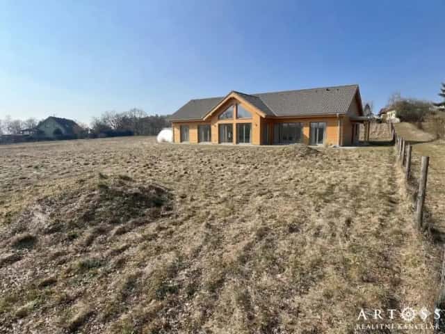 Prodej pozemku pro stavbu rodinného domu o ploše 3 028 m2, Olšany, okres Vyškov